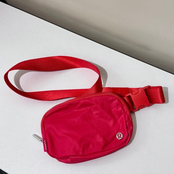 Lululemon Everywhere Raspberry Belt Bag - Picture 2 of 7